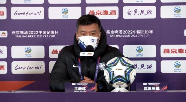 可莉坐旅行者的胡萝卜
